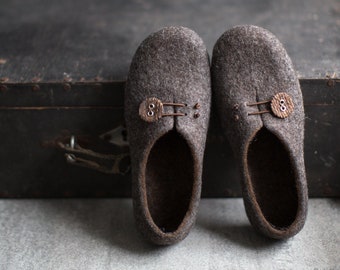 Women slippers with soles, Gray brown home shoes, Cozy felt slippers, Natural organic wool warm bedroom slippers, Minimalist gift for her