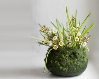 Felted bowl, Hygge home decor, Mossy green spring nature inspired woolen desk organizer, Easter centerpiece basket, Organic soft storage