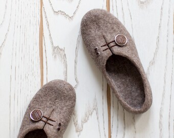 Boiled wool slippers for women, European handmade comfort house shoes with rubber soles in greyish brown, Closed back felted clogs