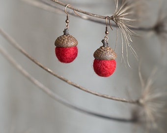 Red earrings, Dangle acorn earrings with real acorn cap felted wool beads, Unusual copper and felt jewelry, 7th wedding anniversary gift