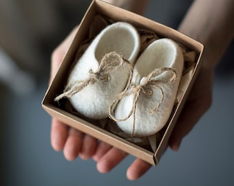 Pregnancy announcement crib shoes, Baby shower gift, Ivory white organic wool newborn booties linen laces Felted unisex eco friendly in box