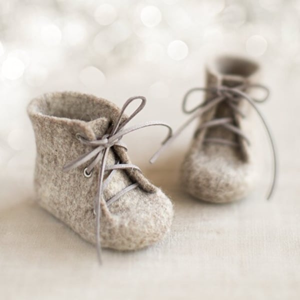 Newborn booties, Natural organic wool boots, Unisex eco friendly felted greyish brown shoes with vegan leather laces, Baby first shoes