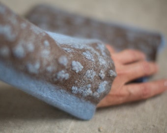 Gants sans doigts feutrés, Mitaines en laine bleu bébé pastel brun grisâtre subtiles, Poignets chauffe-bras en feutre avec surface texturée, Chauffe-poignets