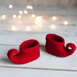 Newborn elf shoes, Felted unisex fairy baby's first Christmas photo props, Merino wool boots in deep real red