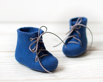 Newborn boy shoes - Merino wool felted booties - Royal blue ankle boots - Baby shower gift - Eco friendly laced shoes - Baby welcome gift