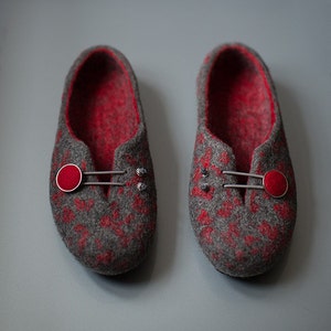 Women wool clogs, Felted slippers with soles, Dark gray red home shoes, Traditional felt wool house shoes, Handmade Mothers day gift image 1