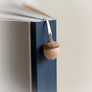 Acorn bookmark, Fall decor, Metal book mark with natural oak acorn cap felted acorn, Woodland gift idea, Party favor, back to school image 1