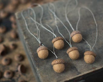 Thanksgiving tree ornaments, Fall decor, Set of light brown felted acorns, Autumn woodland weddings party favors, Waldorf teacher gift