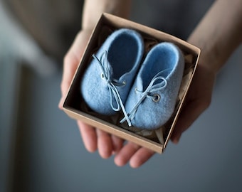 Pregnancy announcement for grandparents, Baby shower gift, Baby blue merino wool booties, Felted baby boy shoes in craft box, Gender reveal