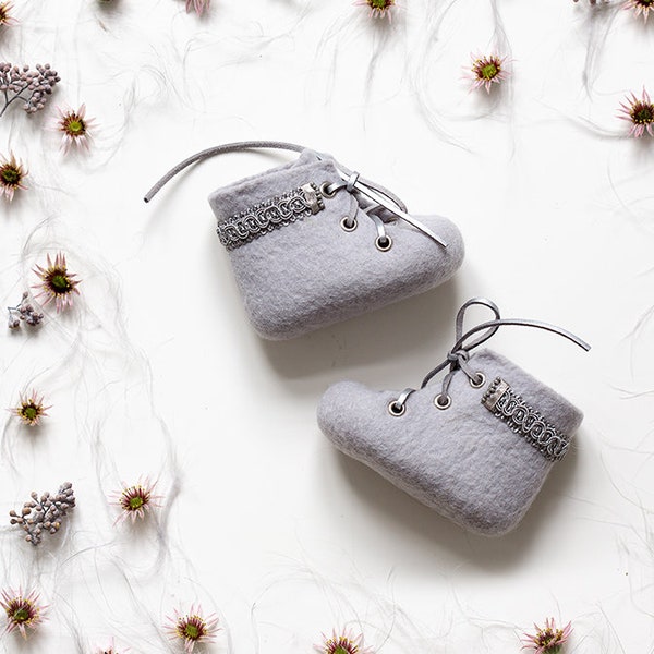 Newborn booties, Princess baby shoes, Gray felted boots, Limited edition crib shoes, New baby gift, Newborn girl coming home outfit