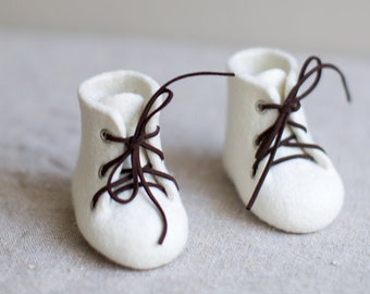 Baby shower gift shoes, Newborn booties, Organic wool boots, Felted unisex eco friendly natural wool ivory white laced shoes, Kids boots