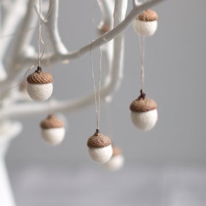 Acorn ornaments, Eco friendly felted decorations, Rustic wedding favors for guests, Custom color hostess gift, Hygge home decor 1. Natural white