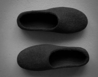 Black slippers,  Women felted house shoes, Boiled wool felt clogs,  Eco friendly home shoes,  Gift for her