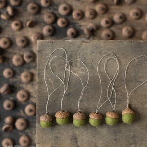 Felted acorn ornaments in mossy green, Set of 6 woodland weddings party favors, Autumn season decorations, Fall and Thanksgiving decor image 2