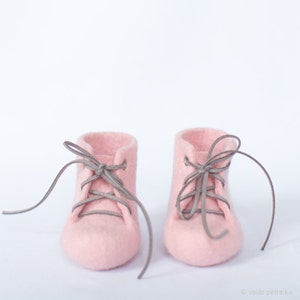 Baby girl shoes, Sweet pink crib booties, Laced up woolen boots, Rose quartz blush pink felted shoes for newborns, Gender reveal gift image 3