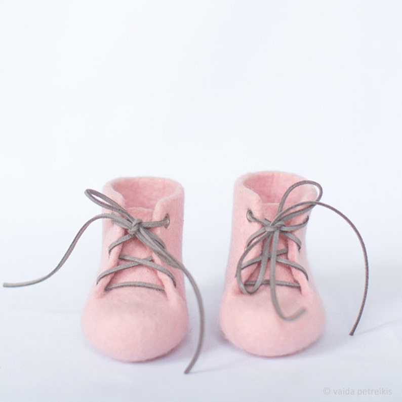 Baby girl shoes, Sweet pink crib booties, Laced up woolen boots, Rose quartz blush pink felted shoes for newborns, Gender reveal gift image 3