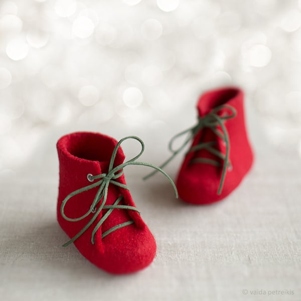 Baby's first Christmas shoes, Newborn booties, Deep red laced baby combat boots, Natural wool shoes for kids, Felted unisex woolen booties