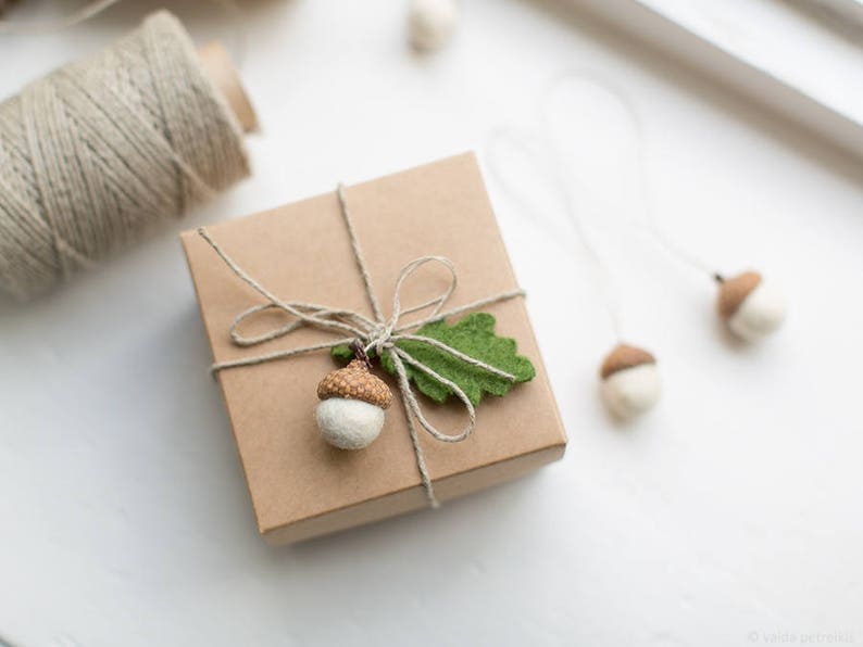 Felted acorn ornaments Set of 6 ivory white party favors with linen or jute twine, Christmas decor, Table decoration, wrapping gift ideas image 1