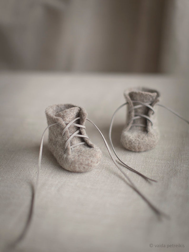 Newborn booties, Natural organic wool boots, Unisex eco friendly felted greyish brown shoes with vegan leather laces, Baby first shoes image 5