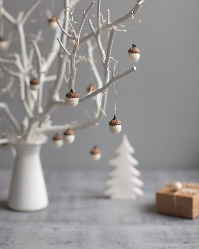 Eikelornamenten, Eco-vriendelijke vilten decoraties, Rustieke huwelijksbedankjes voor gasten, Aangepaste kleur gastvrouw cadeau, Hygge home decor afbeelding 8