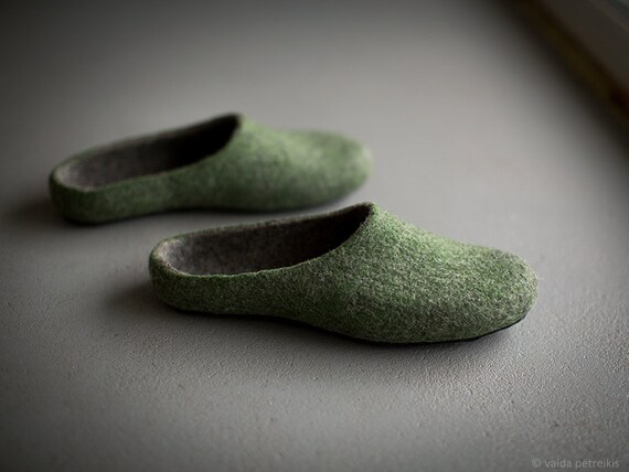 Felted Men Slippers Mens House Shoes In Green And Dark Grey Etsy