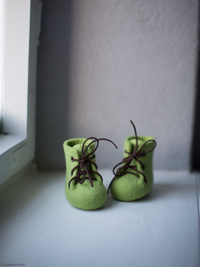 Green baby shoes Gender neutral newborn booties made from merino wool for any season Warm home made gift Spring baby announcement image 2