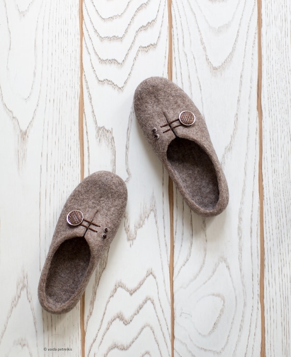 Felt slippers cheap with rubber soles