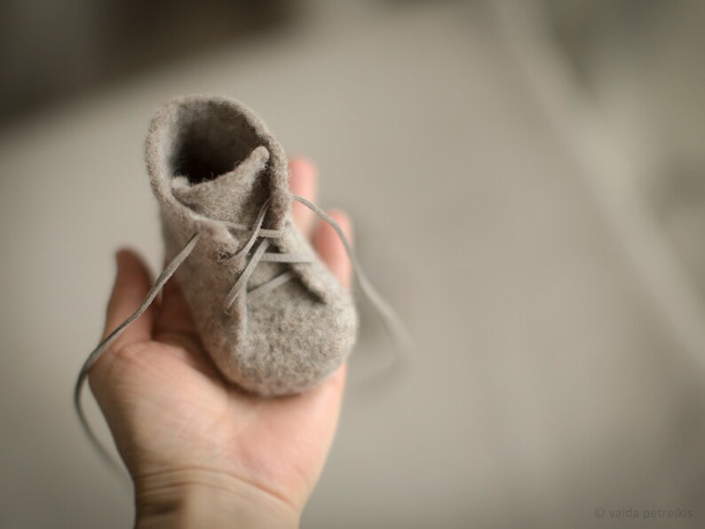 Newborn booties, Natural organic wool boots, Unisex eco friendly felted greyish brown shoes with vegan leather laces, Baby first shoes image 3