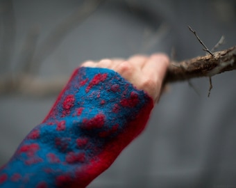 Fingerless gloves, Deep red blue wool mittens, Felted arm warmers with textured surface, Blue wrist cuffs made in Europe