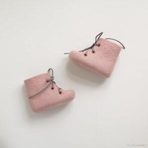 Newborn booties, Felted baby girl boots, Limited edition blush pink wool shoes, Pregnancy gender reveal, Baby's first Christmas crib shoes image 5
