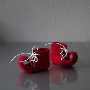 Red wool baby's first Christmas shoes, Unisex elf fairy newborn booties, Felted laced soft sole boots, Pure merino wool shoes for prewalkers image 2