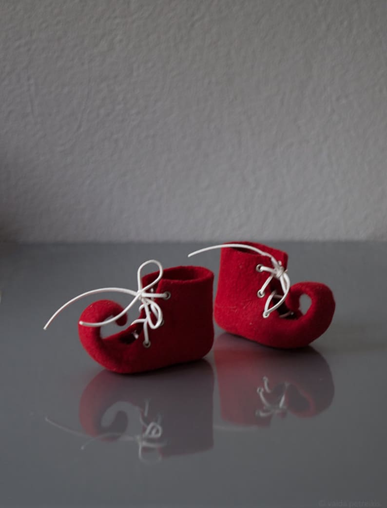 Red wool baby's first Christmas shoes, Unisex elf fairy newborn booties, Felted laced soft sole boots, Pure merino wool shoes for prewalkers image 2