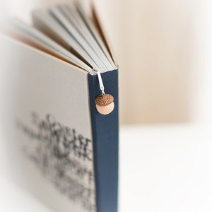 Acorn bookmark, Fall decor, Metal book mark with natural oak acorn cap felted acorn, Woodland gift idea, Party favor, back to school image 2