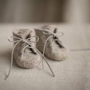 Newborn booties, Natural organic wool boots, Unisex eco friendly felted greyish brown shoes with vegan leather laces, Baby first shoes image 2