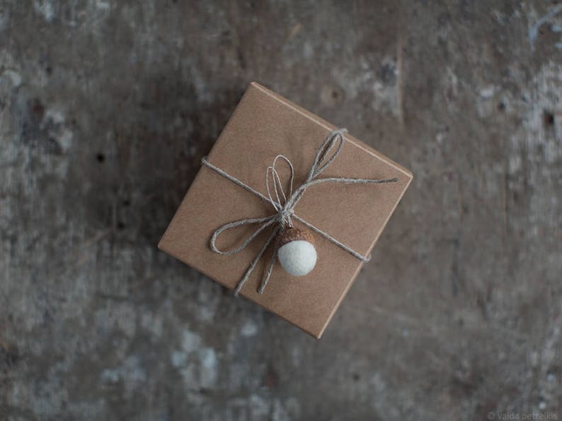 Felted acorn ornaments Set of 6 ivory white party favors with linen or jute twine, Christmas decor, Table decoration, wrapping gift ideas image 6