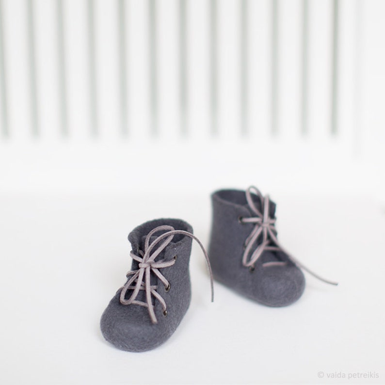 Minimalist baby shoes, Scandinavian design gray booties, Merino wool scandi baby shower gift, Infant crib boots, Boy girl unisex shoes image 2