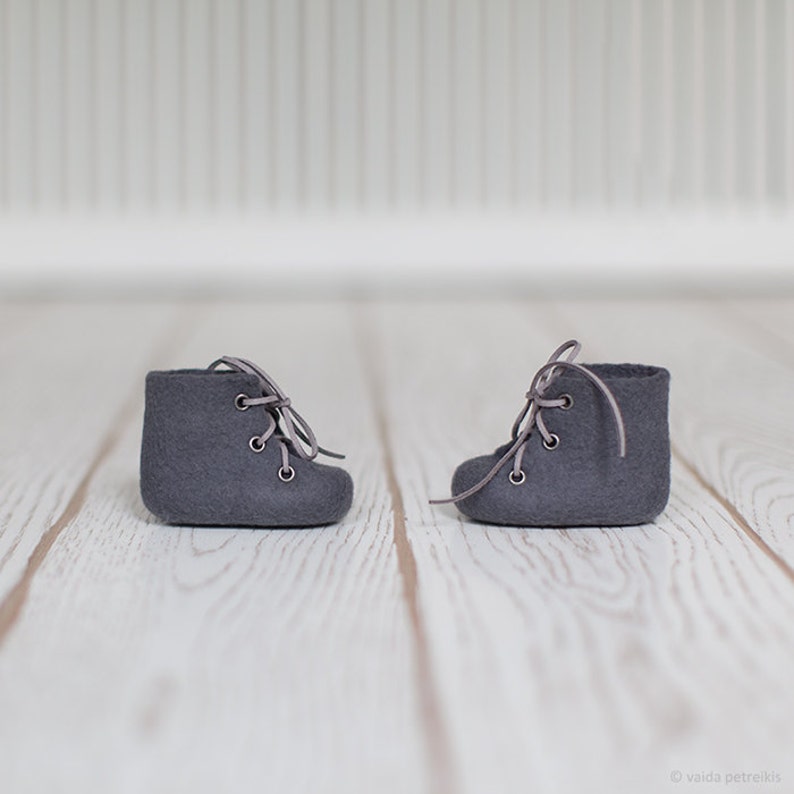 Minimalist baby shoes, Scandinavian design gray booties, Merino wool scandi baby shower gift, Infant crib boots, Boy girl unisex shoes image 3