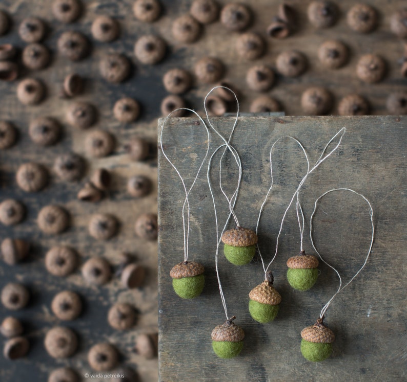 Felted acorn ornaments in mossy green, Set of 6 woodland weddings party favors, Autumn season decorations, Fall and Thanksgiving decor image 3