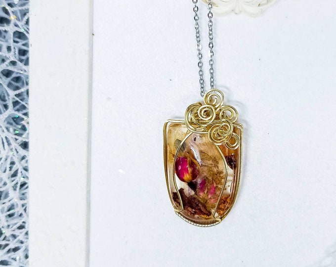 Resin and Wire Wrapping Pendant | Epoxy Resin Handmade Jewels wirh real Dried Flowers include a Little Rosebud | Secret Garden Collection