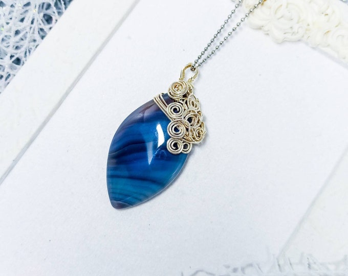 Wire Wrapping Pendant with Striped Grey/Blue Agate | Secret Garden Collection