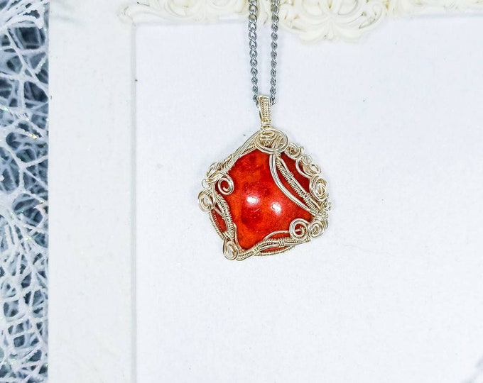 Wire Wrapping Pendant with Coral Rooth | Secret Garden Collection