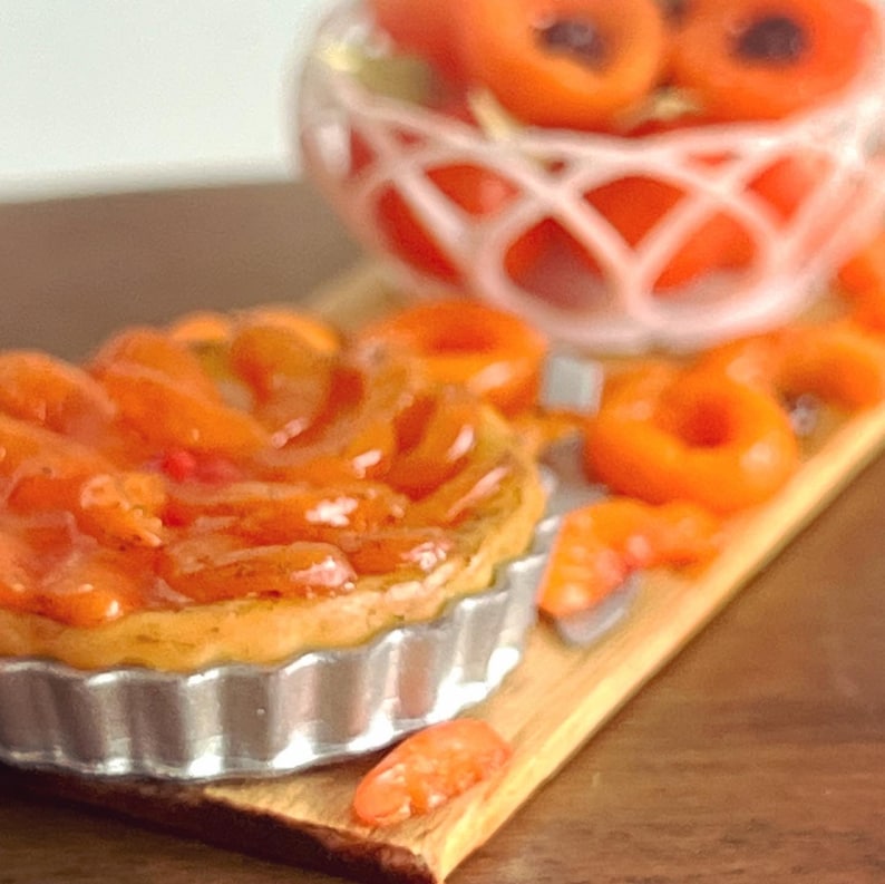 Apricot Pie Prep Board 1/12 scale image 3