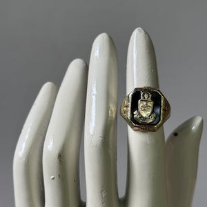 Vintage 14K Gold Crest Ring with Black Enamel- Signet Style- Men&#39;s Statement Ring- Estate Jewelry