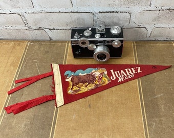 fanion vintage- Juarez, Mexique- petit drapeau souvenir en feutre feutre bannière- rouge- tauromachie- Matador