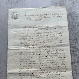 Pagina del documento francese 1810 Carta scritta a mano con calligrafia e timbro di fantasia, Ephemera di carta Francia