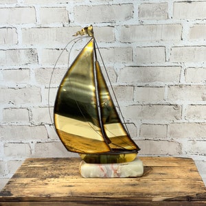Velero de latón sobre base de piedra de ónix - Firmado por Demott Boat - Decoración náutica - Navegación - Marinero - Decoración para casa de playa o lago - Costero - Regalo para él