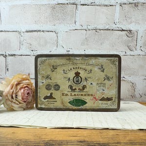 Lata de cigarro francesa antiga, caixa decorativa, item colecionável francês vintage
