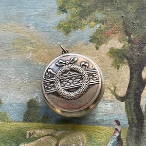Antique 800 Silver Snuff Box: Victorian Wreath Design