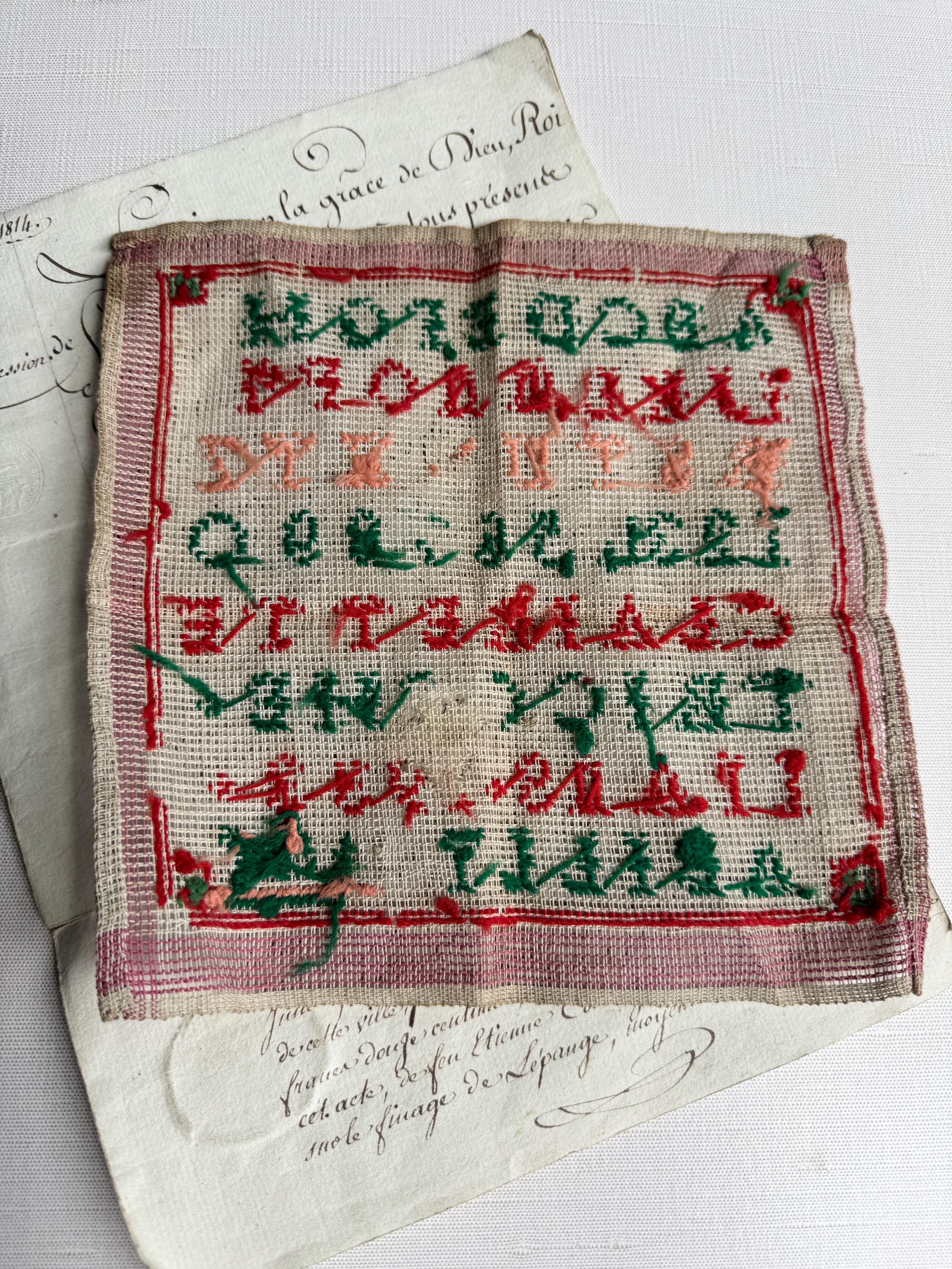 1930年代のアンティークフランス製サンプラー - 手縫いのサイン入り