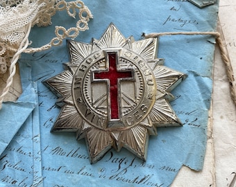 Vintage Knights Templar Star Medal Badge- In Hoc Signo Vinces- with Red Velvet Cross in Center of Medallion- Thou Shalt Conquer